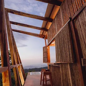 Bajo El Cielo Glamping Camping